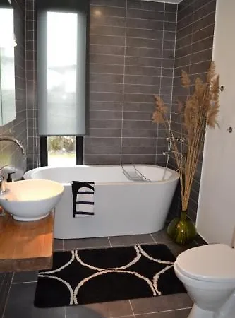 Haermati Puhkemaja- Riverside Nasva (Saare)