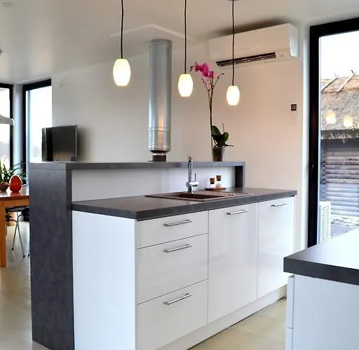 Haermati Puhkemaja- Riverside 4* Nasva (Saare)