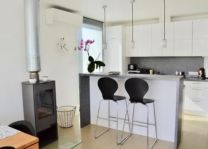 Haermati Puhkemaja- Riverside Nasva (Saare)